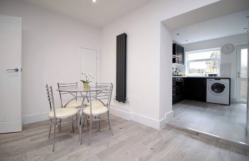 Mountain Ash House | Station Terrace by Tŷ SA - 3 Bed in Mountain Ash