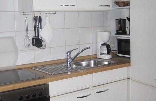 Langenneufnach Apartment | Staudenvilla - apartment rabbit, romantic garden, internet, children's house