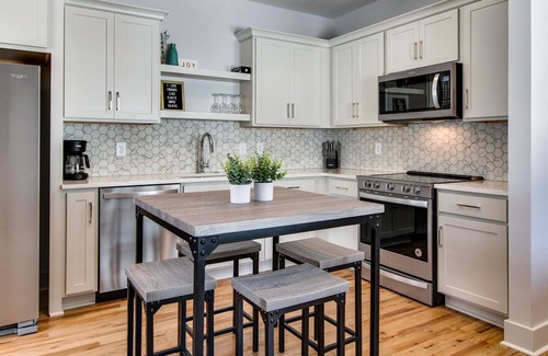 Greenwood House | Stay <10 Min From Broadway In This Cozy Gem