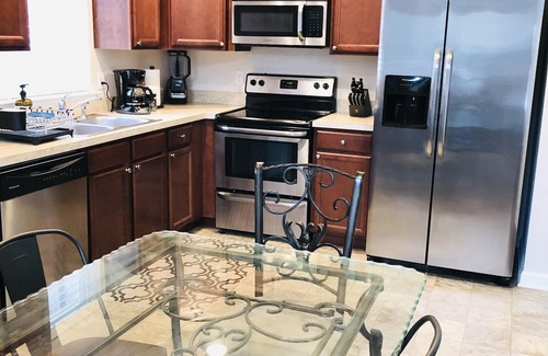 Albrightsville Cabin | Stay 3+ Nights-Get 1 Free, Poconos, Hot Tub, Sauna, Basketball, Playground, Lake