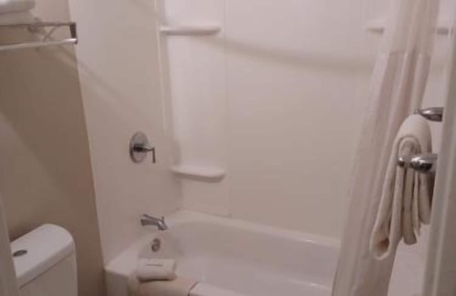 Florida Center Hotel | Stay 4 nights and Save, 2 Comfy Units , Close to Parks, Pool, Breakfast!