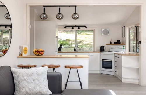 Pearl Beach House | Stay 7, pay 5 these school holidays-w/Trampoline