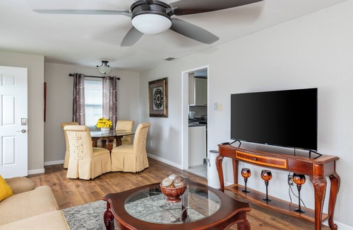 Kettering House | Stay active, rest easy in this updated 2BR near The Greene! Perfect for snowbirds seeking comfort, convenience, and peaceful living close to shops, dining & medical care. Your cozy home-away-from-home awaits.