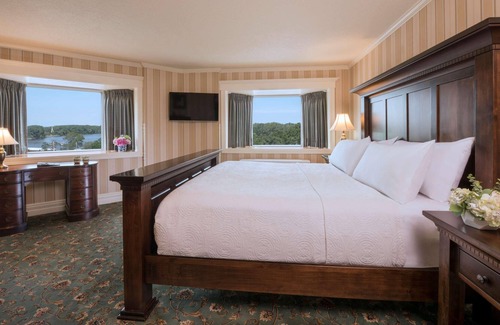 Red Wing House | Stay Among Breathtaking Bluffs Along the Mississippi River in Historic Red Wing