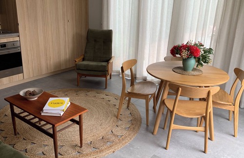 Sandringham Apartment | Stay amongst the birds.