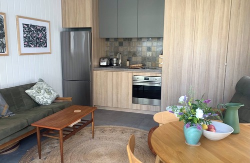 Sandringham Apartment | Stay amongst the birds.