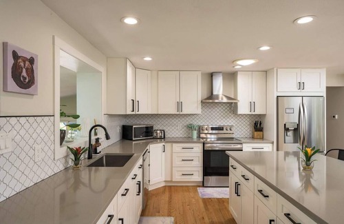 Berkley House | Stay and support a talented local artist