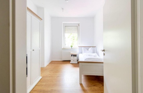 Gronau Apartment | Stay and Work Apartment - 8 single beds - central