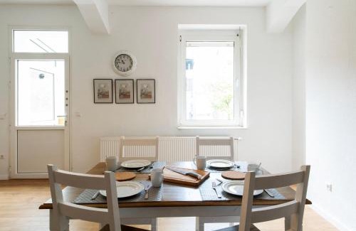 Gronau Apartment | Stay and Work Apartment - 8 single beds - central