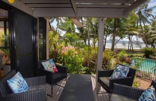 Mission Beach Villa | Stay at 'Banfield 4'