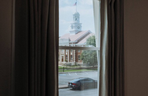Woodbury Apartment | Stay at Cannon Street Loft—your cozy HQ on the Square in downtown Woodbury!