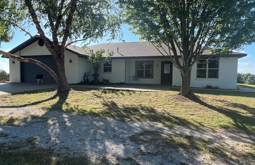 Pineville House | Stay at Grandads House! Country retreat with a view, minutes to the bike trails!