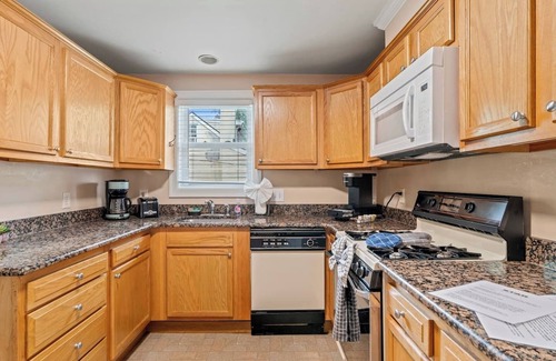 Wayne Apartment | # Stay At Our Tasteful, Private, & Elegant Abode #