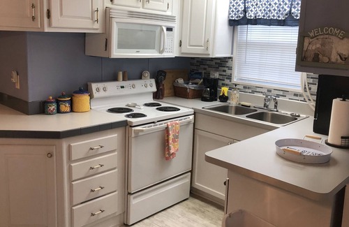 Reddick House | Stay at Park House and enjoy the Horse Country and all the RV Resort amenities.