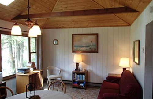 Baileys Harbor Cottage | Stay at this cozy cottage perfect for couples!