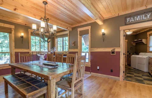 Rhododendron Cabin | Stay before 9/22 get the 3RD night FREE! Hot tub, secluded