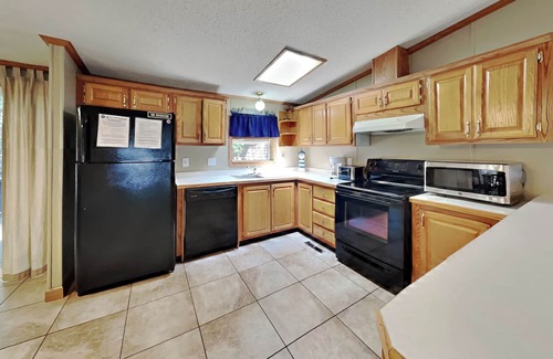 Put-in-Bay House | Stay by the Pool in this 3 BR 2 BA Island Club Home - Sleeps up to 10 - IC67