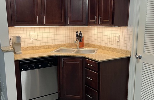 Oxford Condo | Stay close to athletic StadiumS, The Grove or Square.