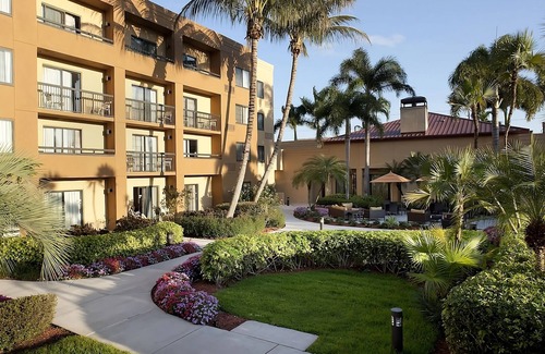 Boca Raton Apartment | Stay Close to Boca Raton Beach! Pet-friendly Accommodation, Free Parking, Pool!