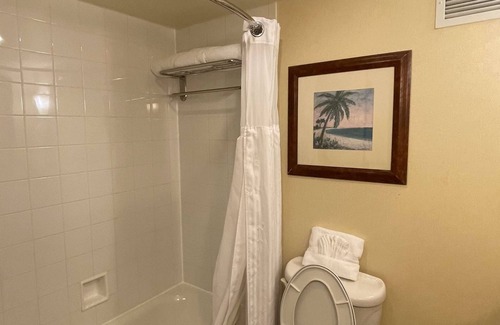 Chinatown Hotel | Stay Close to CityCentre with Breakfast, and Outdoor Pool | 4 Pet-Friendly Rooms