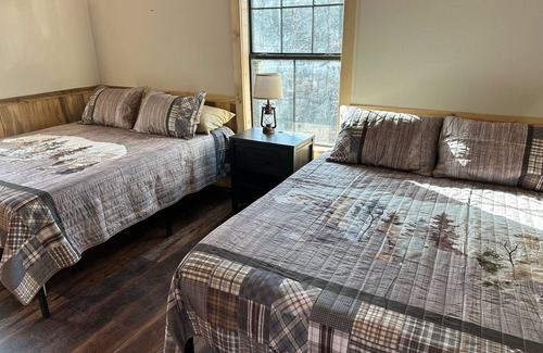 Bruno Cabin | Stay comfortable for 6 in the beauty of the Ozarks and the heart of adventures