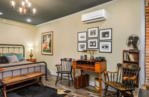 Parkville Apartment | Stay Downtown Parkville Vintage Charm Eateries