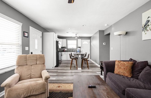 Indianapolis House | Stay for Gen Con! Quaint Carmel Home