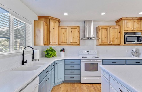 Orem House | Stay & Gather in Luxury! So close to Everything!