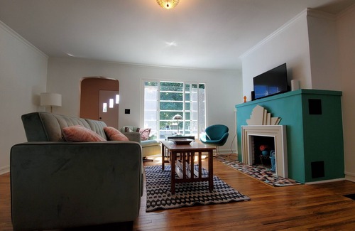 Garden District House | Stay in a Castle! Downtown! Best location! FREE Bikes & Kayak! 2024 Renovated!