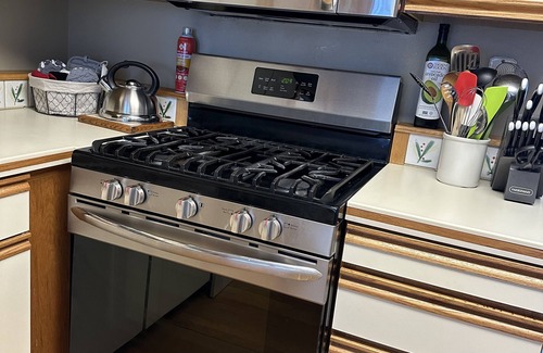 Killington House | Stay in a cozy home close to everything, w/hot tub and PET FRIENDLY.