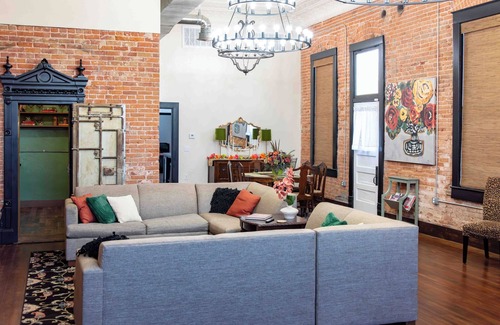 Custer City House | Stay in a Historic Bank Built in 1903 - 2 Bedroom in Custer City Newly Renovated