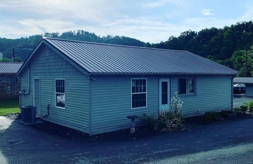 Gatlinburg House | Stay in a Vintage Gatlinburg Motel! Now Pet Friendly!