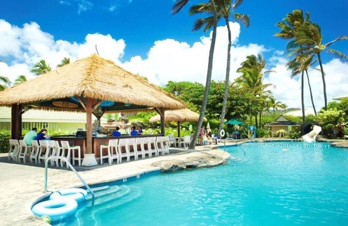 Hanamaulu Hotel | Stay In Comfort at Kauai Beach Resort, 4 Pools!