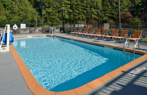 Clemson Hotel | Stay in Comfort near Gateway Park and Larry Abernathy Waterfront Park