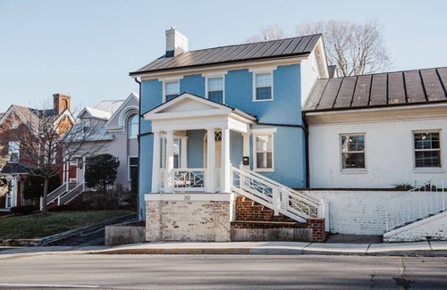Lexington Apartment | Stay in Downtown Lex, Hot Tub, Walk to VMI, W&L