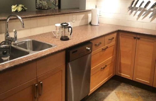 Fairview Condo | Stay in Granville Island - central to everything.