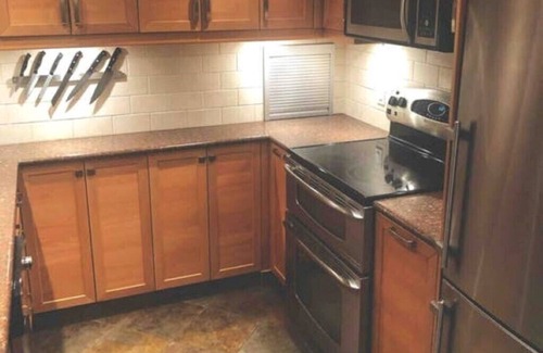 Fairview Condo | Stay in Granville Island - central to everything.