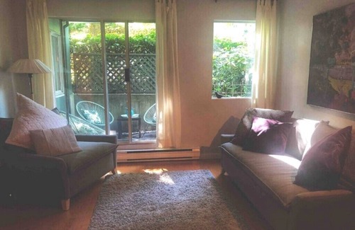Fairview Condo | Stay in Granville Island - central to everything.