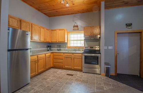 Ohiopyle Apartment | Stay In Ohiopyle, Closest to the GAP trail, Hot Tub