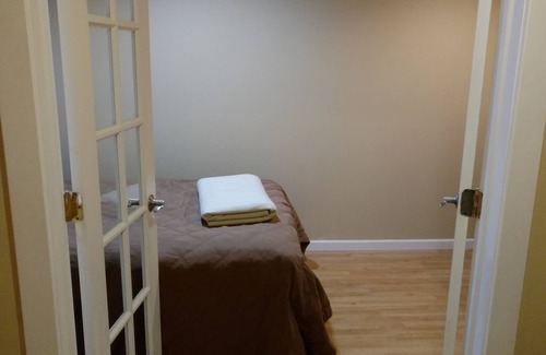 Lansing House | Stay in our Barn! Quiet country setting but still minutes from lansing