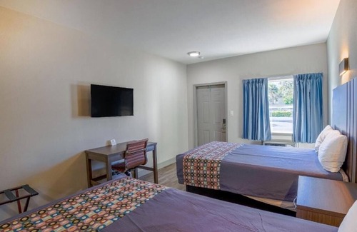 Le Barons Of Titusville Hotel | Stay In Relaxing Room By Canaveral National Seashore, Parking Included