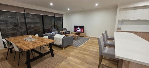 Rockbank House | Stay in Rockbank, West Melbourne