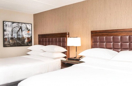 Bryant Pattengill East House | Stay in Style w Our Elegant Queen Room! Free WiFi