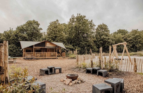 Loenen House | Stay in the adventurous Ranger Lodge: for 8 guests with a play net, luxury kitchen, and covered terrace overlooking the playground.