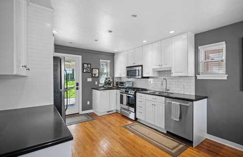 Oakmont House | Stay in the Heart of Oakmont – Walk to the 2025 U.S. Open!