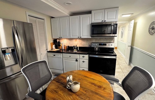 H Street Corridor House | Stay in the heart of historic CapHi in this beautiful preserved 1br/1b retreat