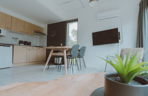 Nieuw Heeten House | Stay in the IJssel Plus bungalow for 4+4 persons at Vakantiepark de Sallandshoeve: the perfect place for a family or friends getaway in Overijssel.