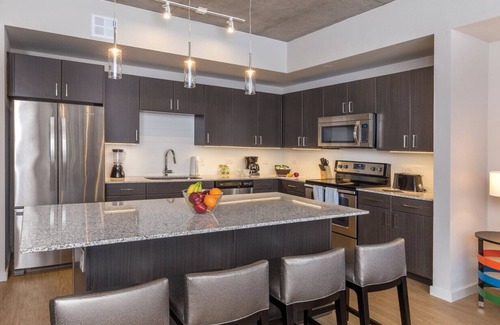 Civic District Apartment | Stay in this 2BD resort condo to visit Austin gym and pool onsite