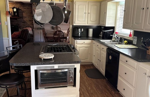 Whitehouse House | Stay in this beautiful country home!