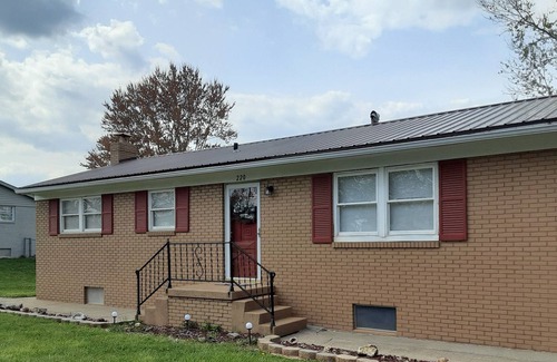 Somerset House | Stay in this Cozy Nest while you boat, fish, shop, or just enjoy Lake Cumberland